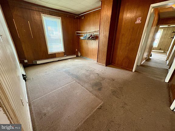 4th image of 213 Elizabeth Ave