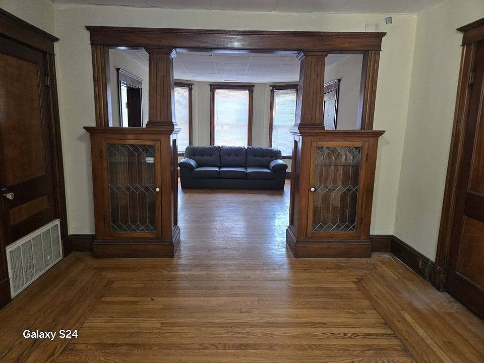 Living area-Dining Area