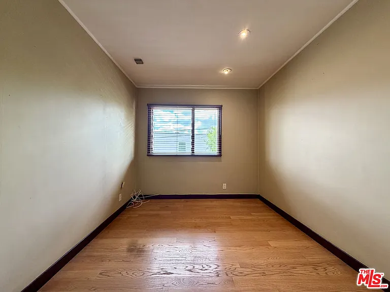 6871 Pacific View Dr — Photo 17