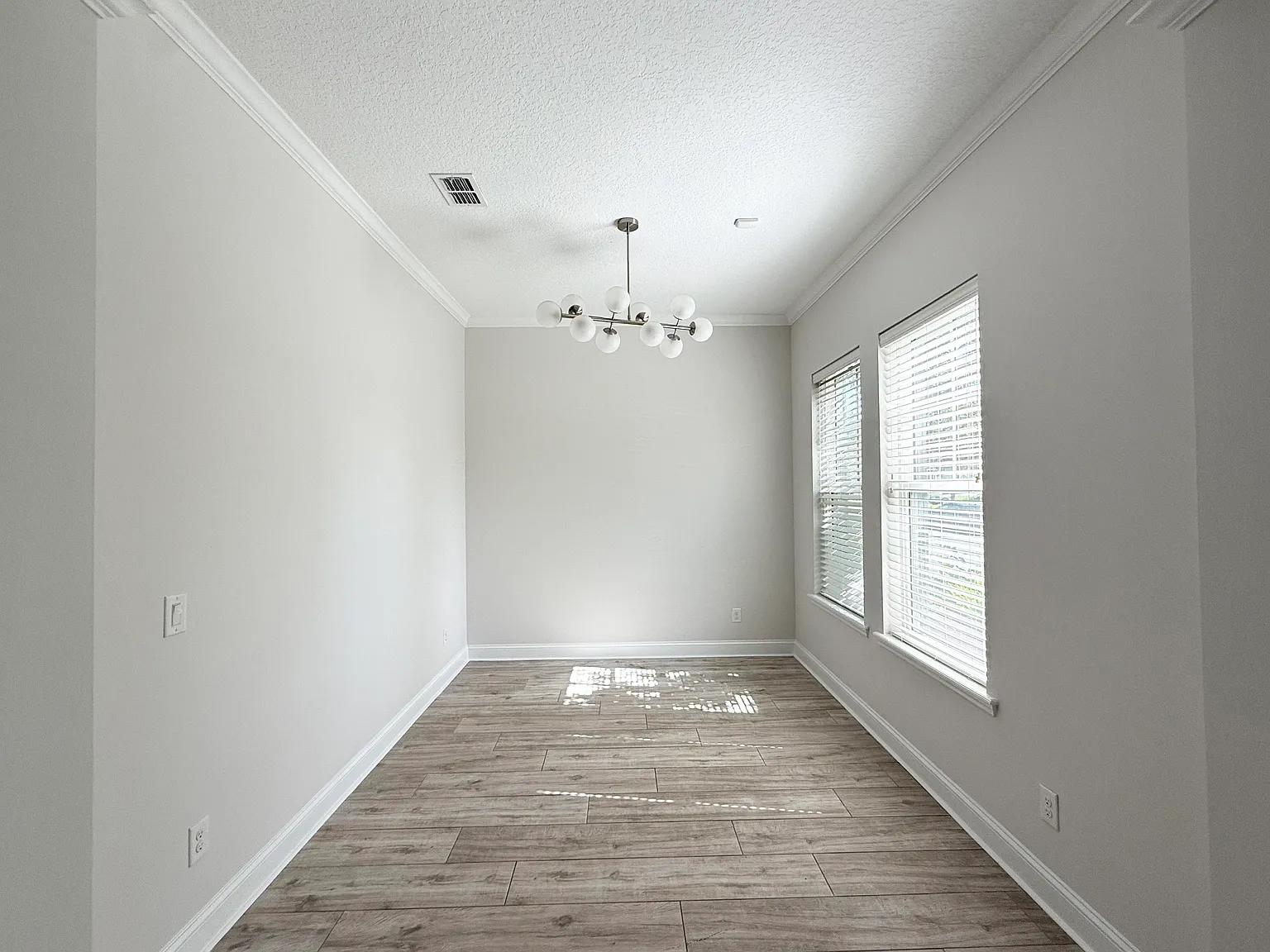 5 bed, 3.5 bath, 2859 sqft, $4,500 — Photo 3