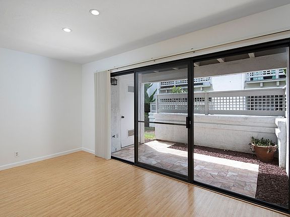 5th image of 544 Via De La Valle Unit D