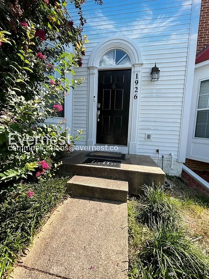 2 bed, 2.5 bath, 2068 sqft, $2,700 — Photo 2