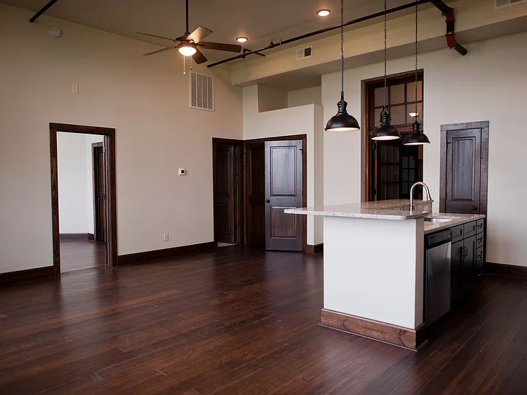 501 W Central St — Photo 15