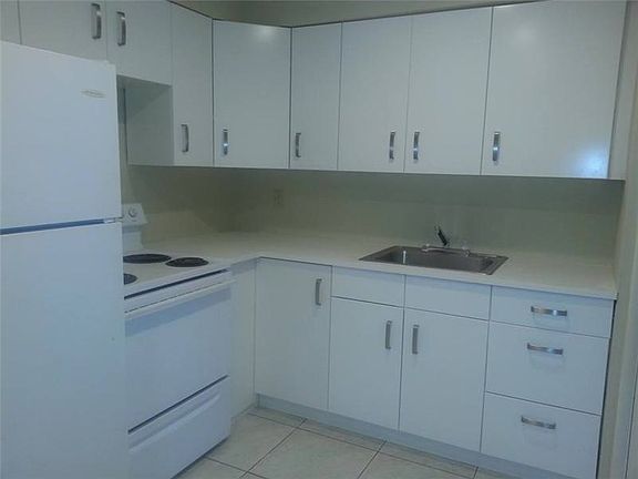 2nd image of 5000 SW 92nd Ave
