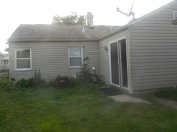 3rd image of 818 S Middleboro Ave