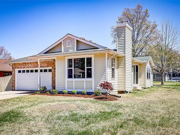 3rd image of 720 Oak Hollow Ct