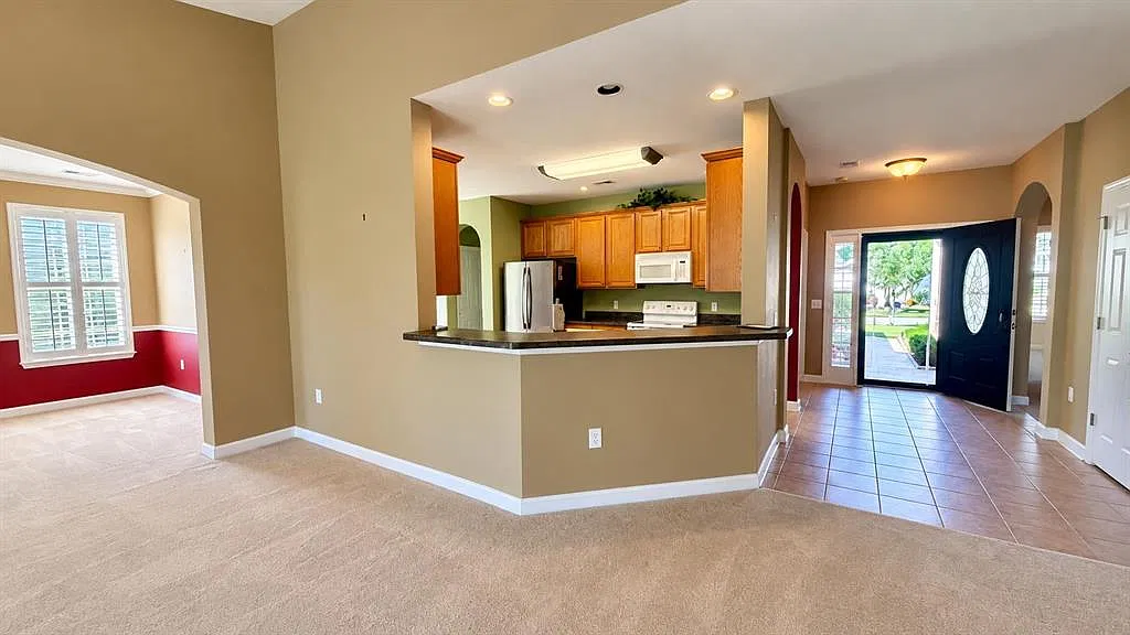 4 bed, 2532 sqft, $2,700 — Photo 4