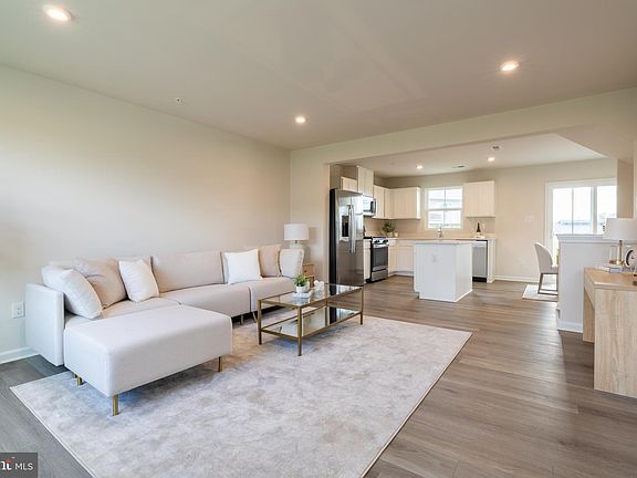 3rd image of 34 Rose Glen Ct