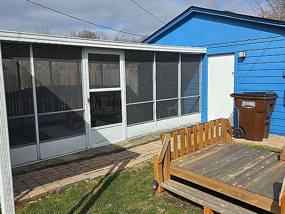 5th image of 1026 Broadway St