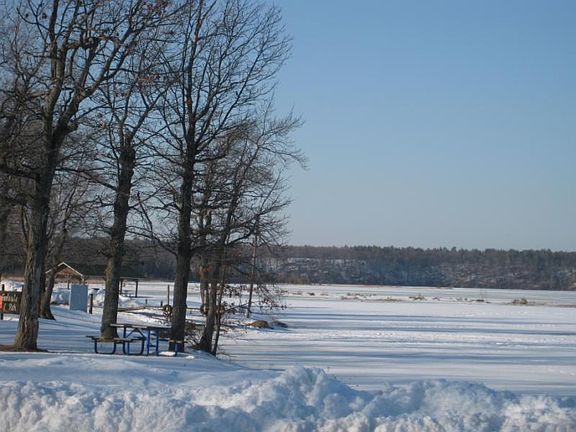 5th image of 1932 W River Rd