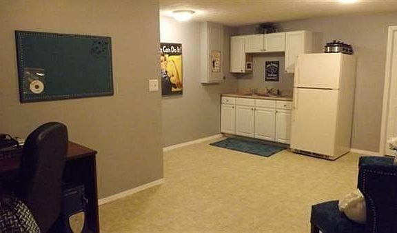 3rd image of 421 Meadow Ln