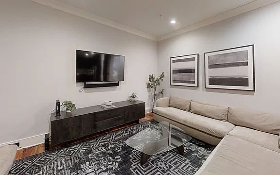 2nd image of 288 King St #201