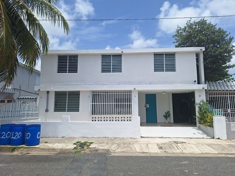 1st image of Urb Country Club Calle #149-C20