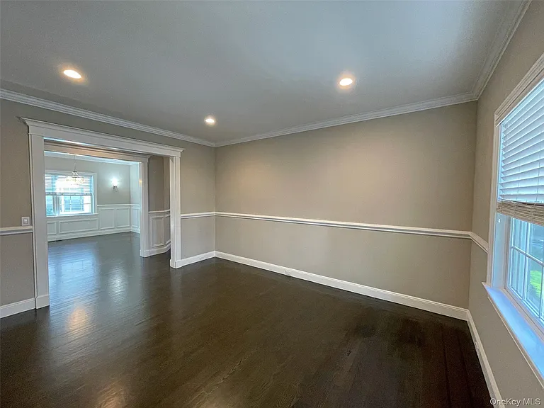 1019 Grove St — Photo 5