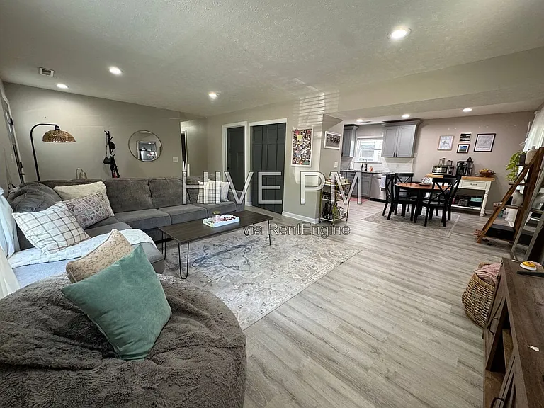 229 Congress Ave #229 — Photo 6