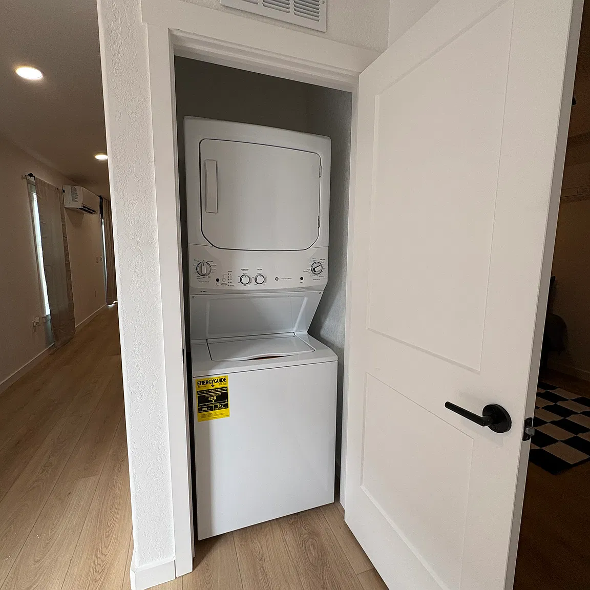 3 bed, 1360 sqft, $3,390 — Photo 3
