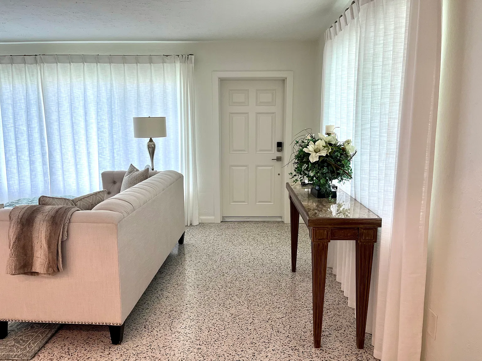 2 bed, 1200 sqft, $2,500 — Photo 3