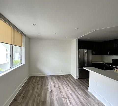 5th image of 2218 N Beachwood Dr APT 105
