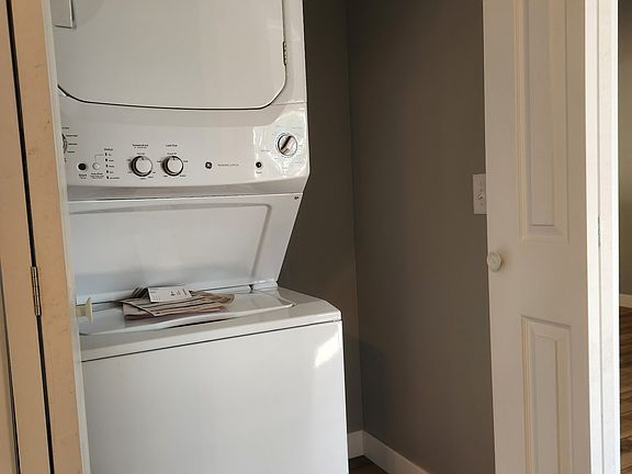 5th image of 1007 7th St SE