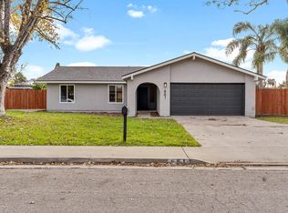 661 E Yew St, Farmersville, CA 93223