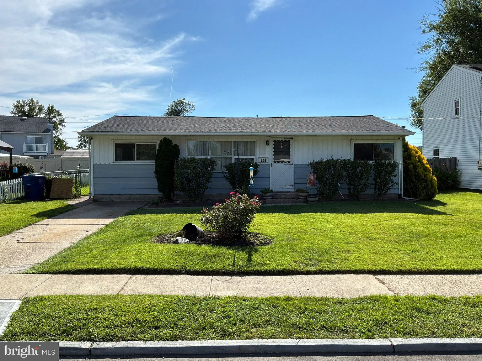 3 bed, 1.0 bath, 1134 sqft, $2,400 — Photo 1