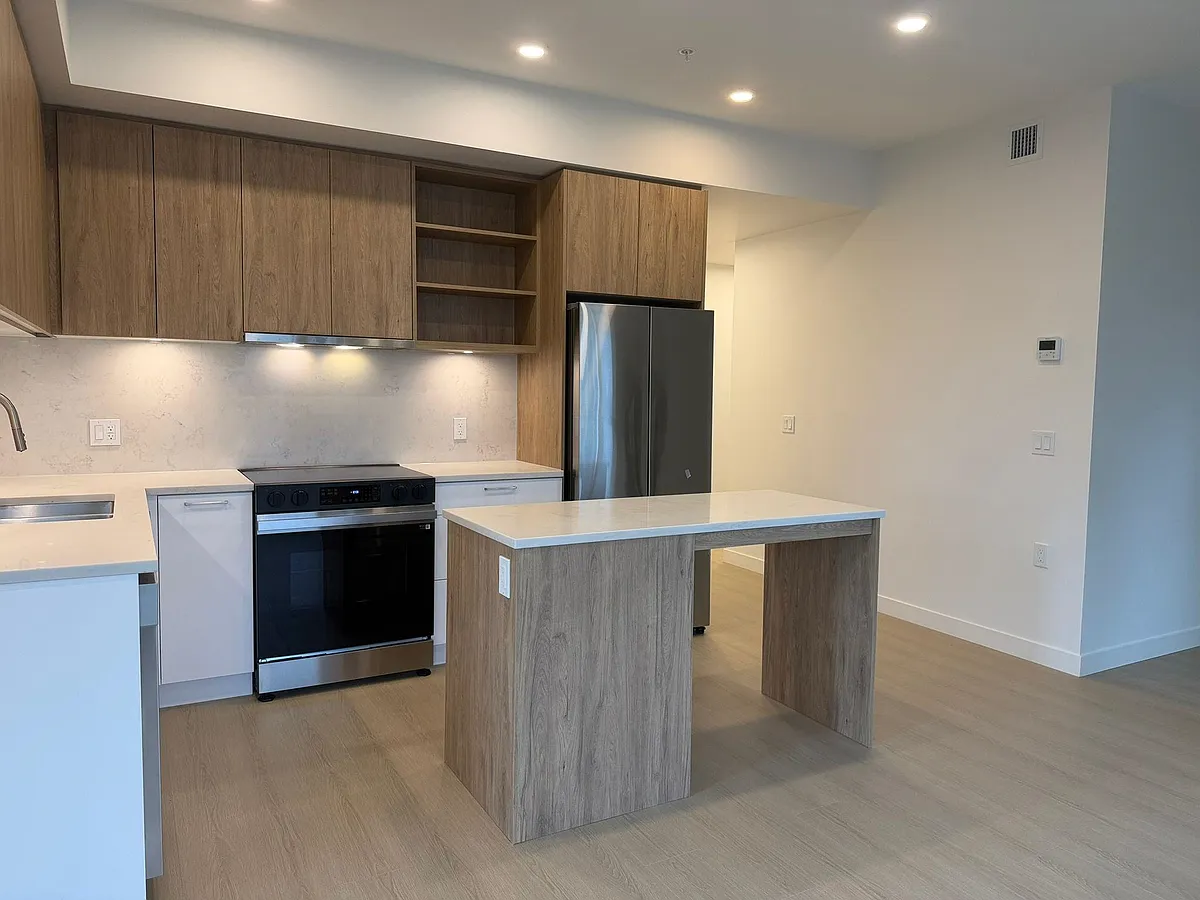 Building Photo - 82 1st St #62X