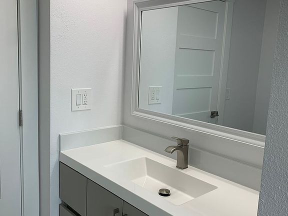 4th image of 1319 S 9th St #11104996