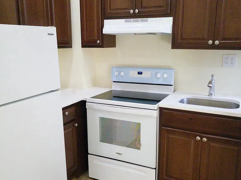 1558 N Randolph St — Photo 16