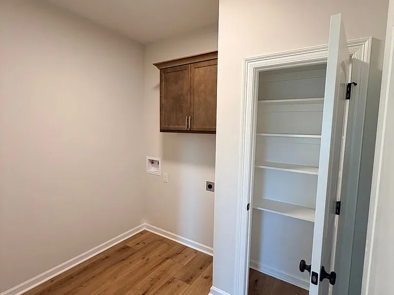 189 Berkshire Pl — Photo 26