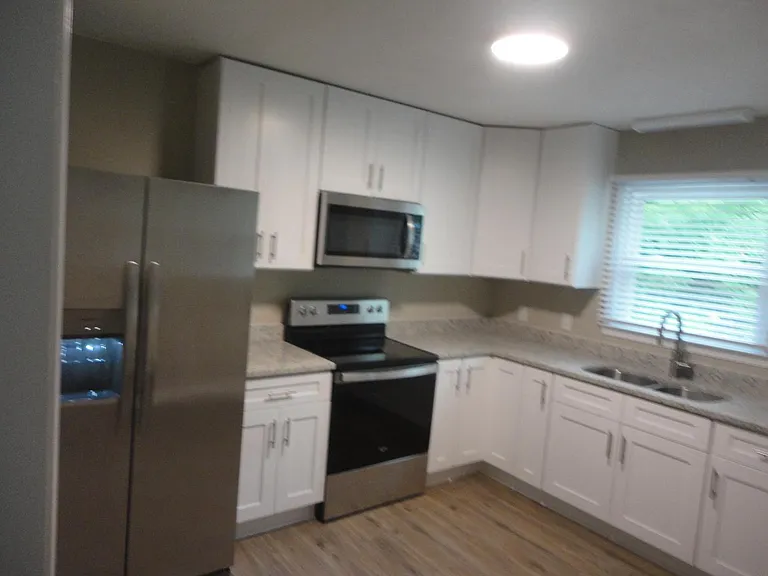 137 W Barbee St — Photo 3
