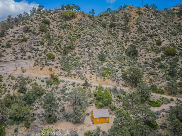 7725 Scenic Dr, Pinon Hills, CA 92372