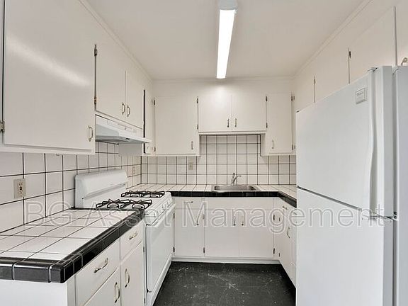 5th image of 1610 Sanford Ave Unit 4