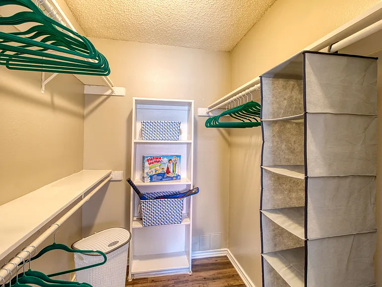 4000 HORIZON HILL APARTMENTS — Photo 17