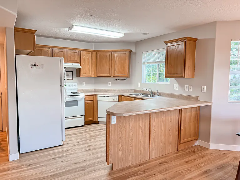 139 W Suncrest Ln #B — Photo 3