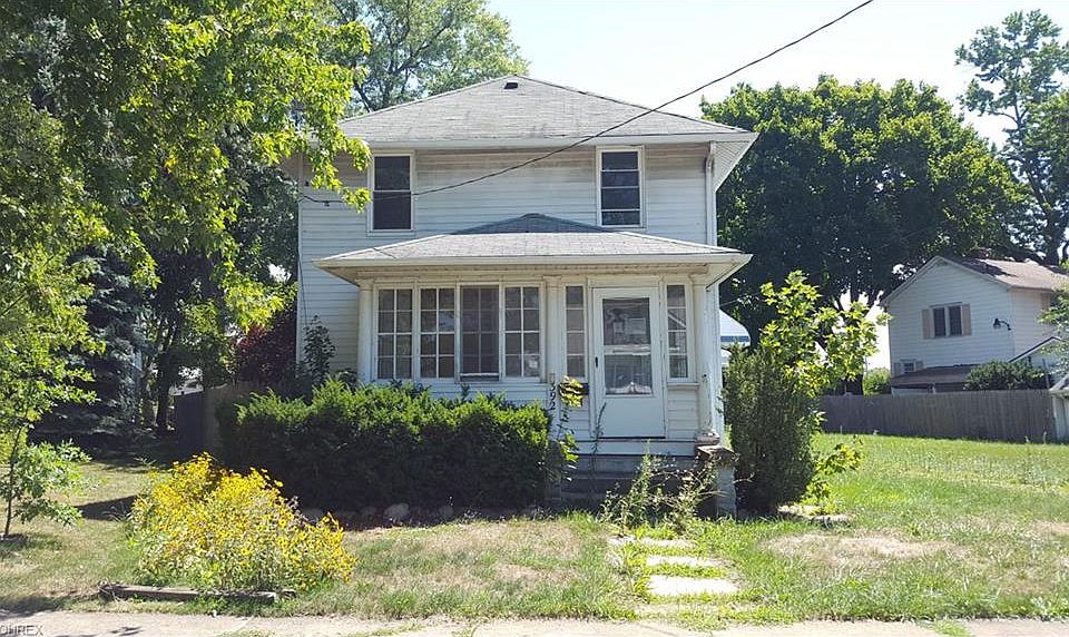 1st image of 392 Sanford St