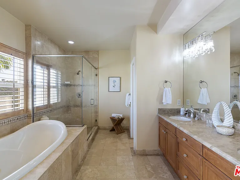 23963 De Ville Way — Photo 20