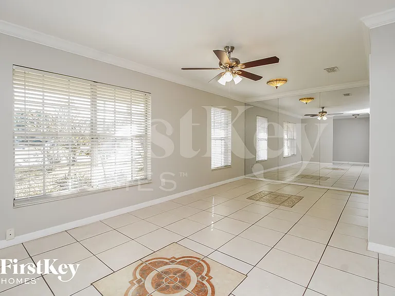 372 Fairgreen Pl — Photo 3