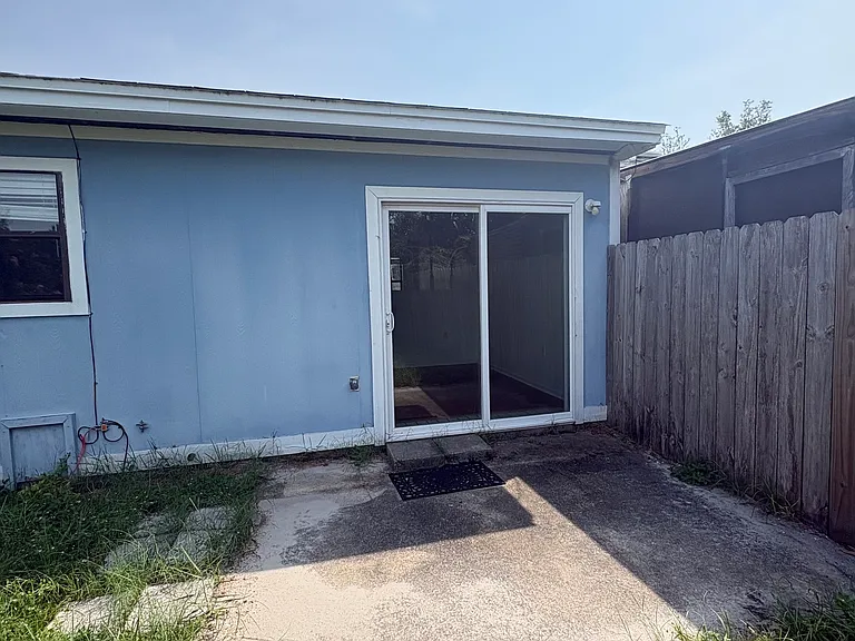 502 Chateau Cir — Photo 11