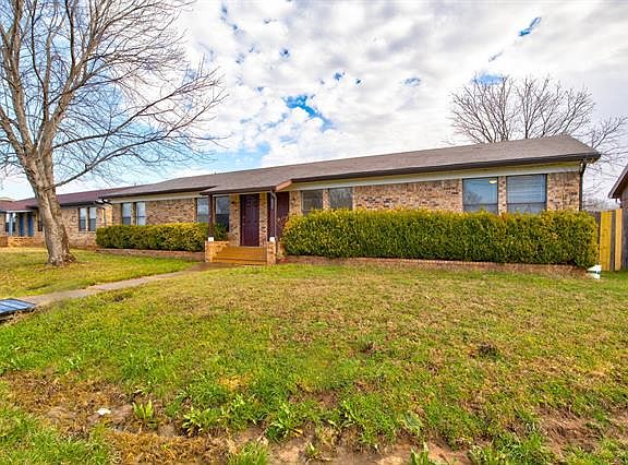 3rd image of 950 Meadowlark Cir