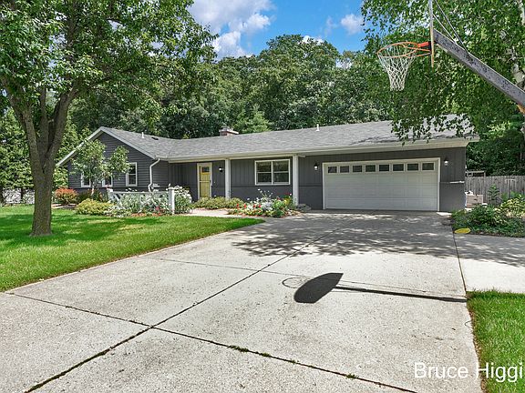 3rd image of 9685 Alfred Pl