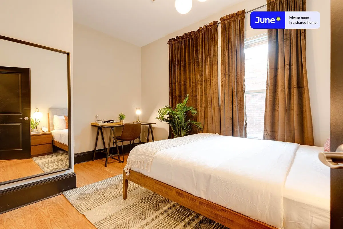 Queen bedroom in 3 bed/1 bath home in South Boston #196 B — Photo 1