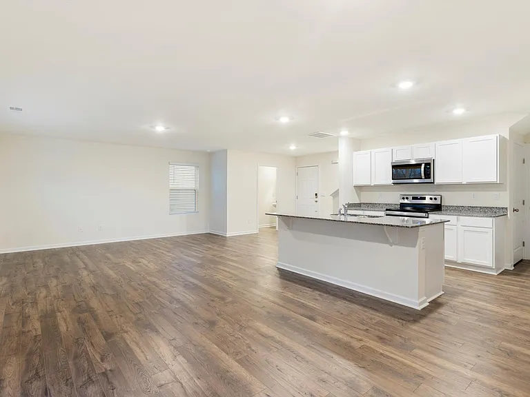 196 Quarter St — Photo 12