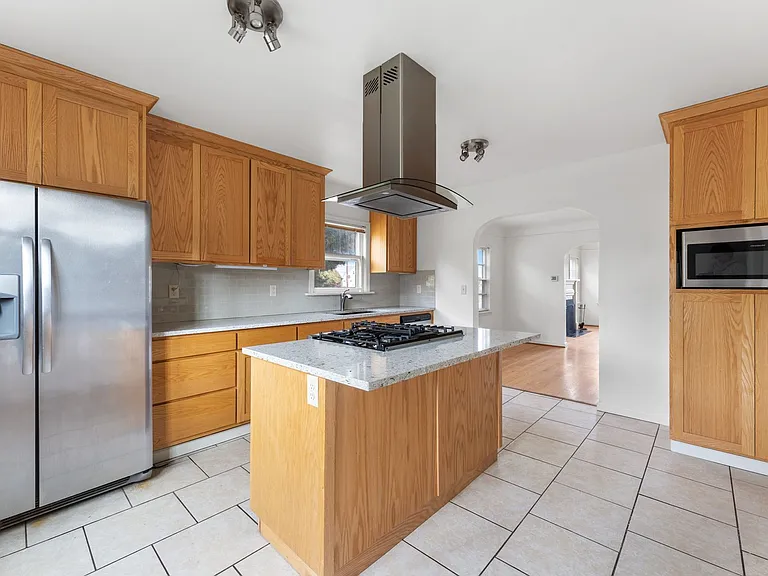 5937 N Denver Ave — Photo 4