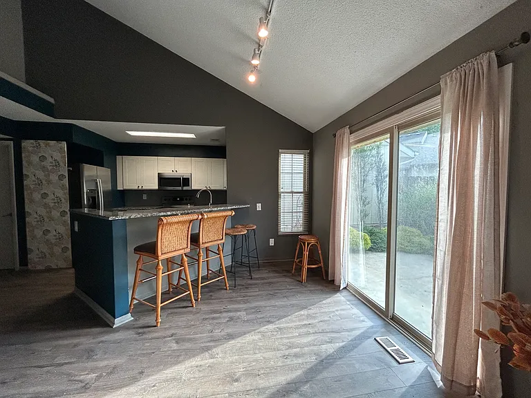 12204 Charlotte St — Photo 12
