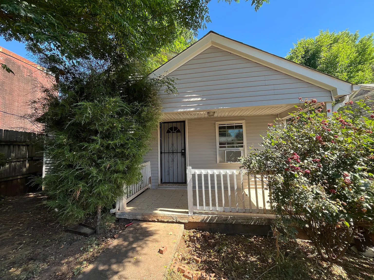 2 bed, 784 sqft, $795 — Photo 1