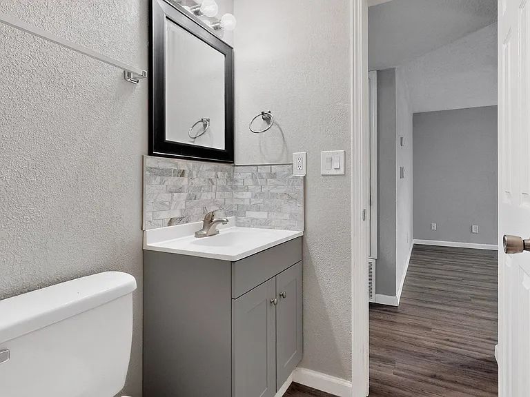 1812 Buena Vista Dr SE #4 — Photo 24