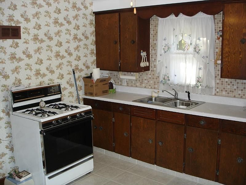 2nd image of 1834 Spohn Ave