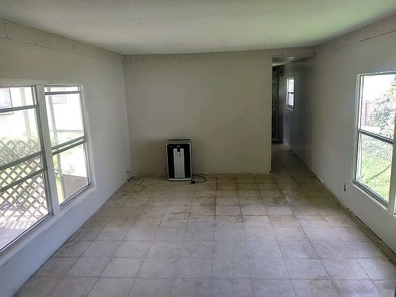 5th image of 17 Knox Dr NW