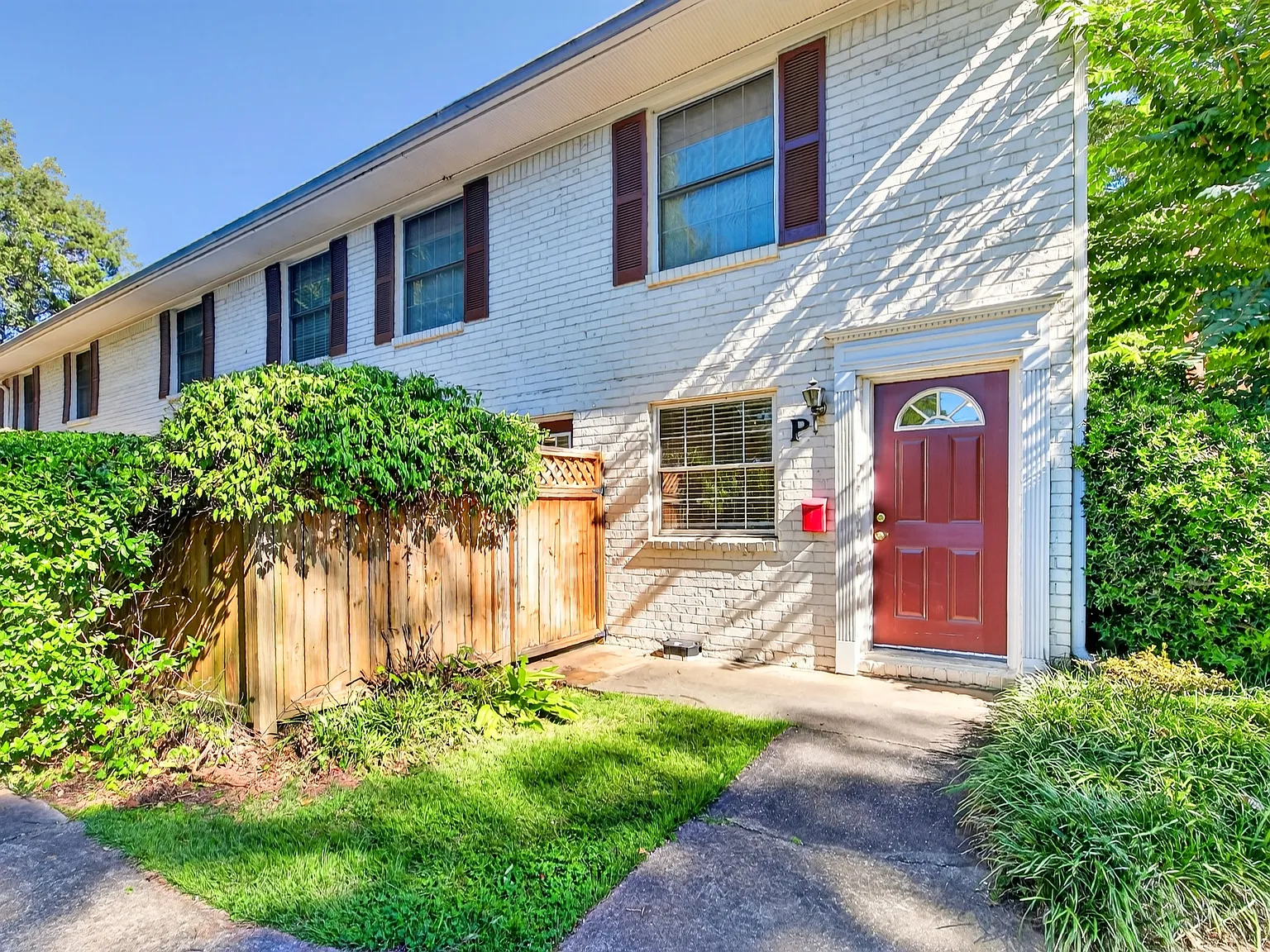 2 bed, 1.5 bath, 960 sqft, $2,100 — Photo 1