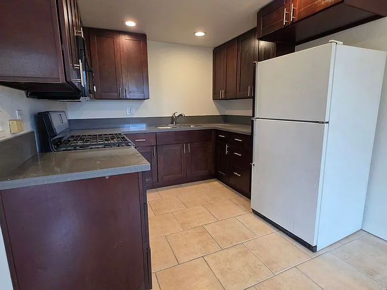 5311-5315 Santa Margarita St — Photo 4